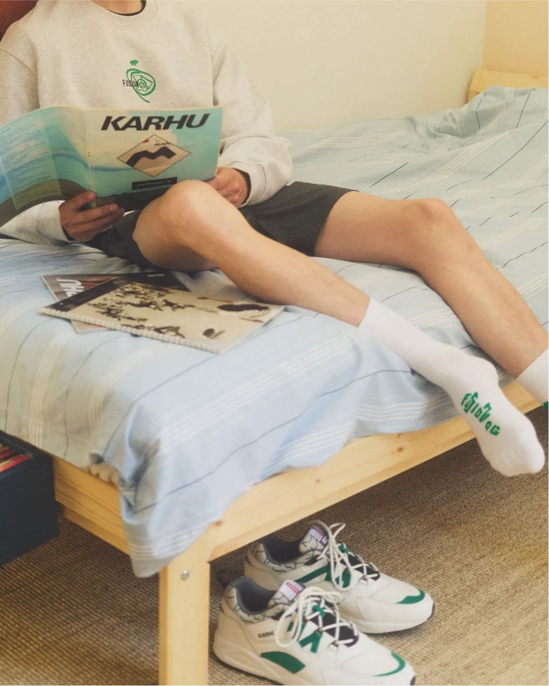 WHITE / ULTRAMARINE GREEN