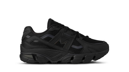 BLACK / BLACK