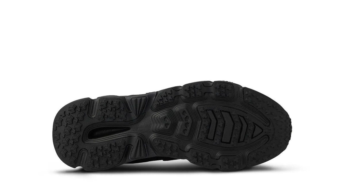 BLACK / BLACK