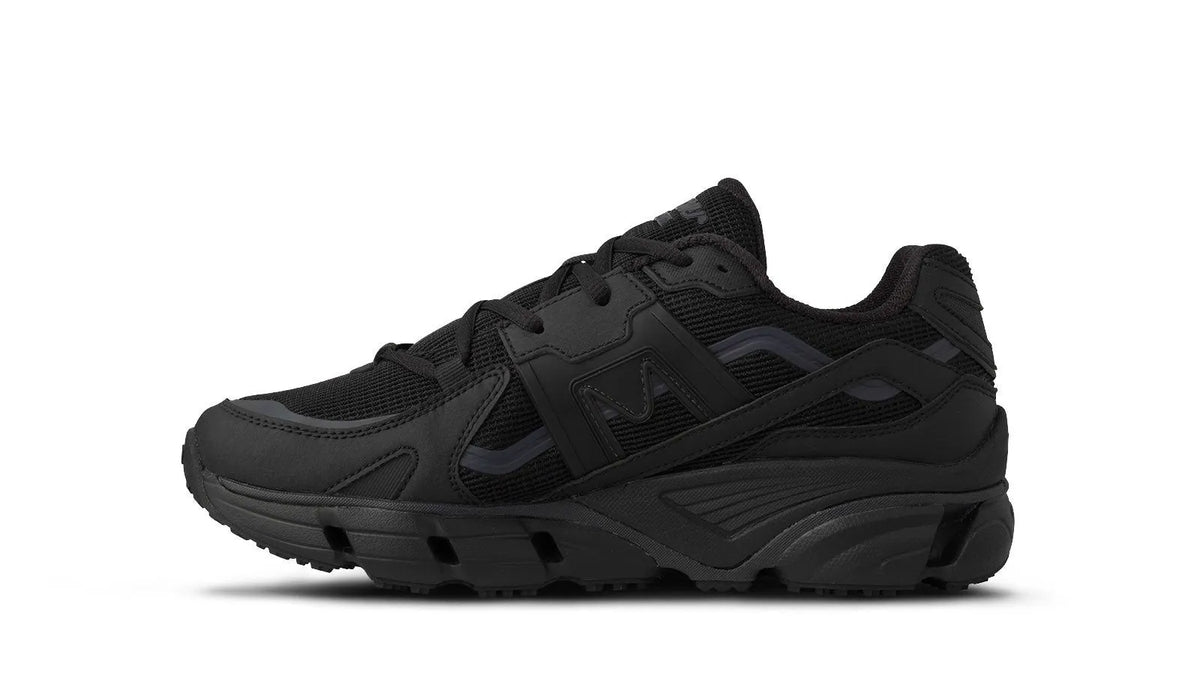 BLACK / BLACK