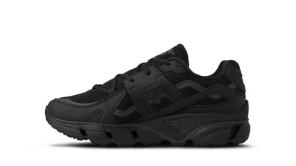 BLACK / BLACK