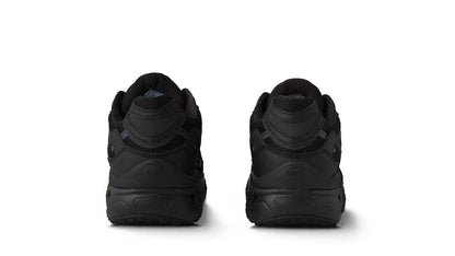 BLACK / BLACK