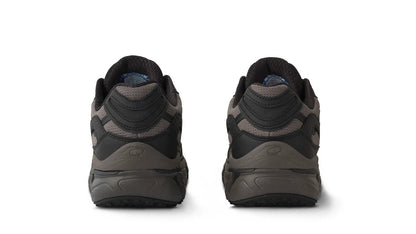 BLACK / FALCON
