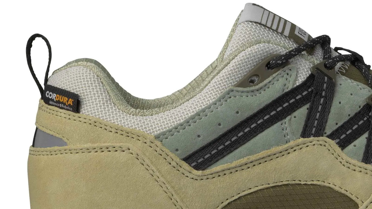 PALE OLIVE GREEN / JET BLACK