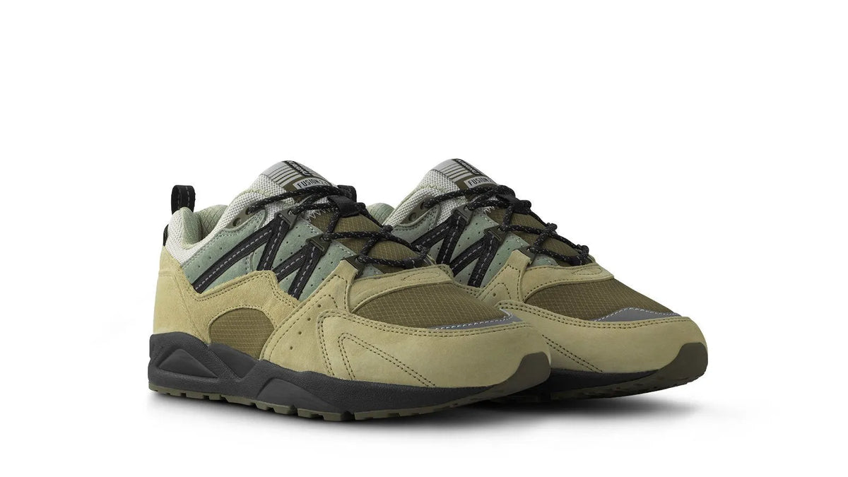 PALE OLIVE GREEN / JET BLACK