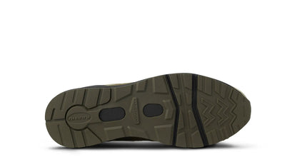 PALE OLIVE GREEN / JET BLACK
