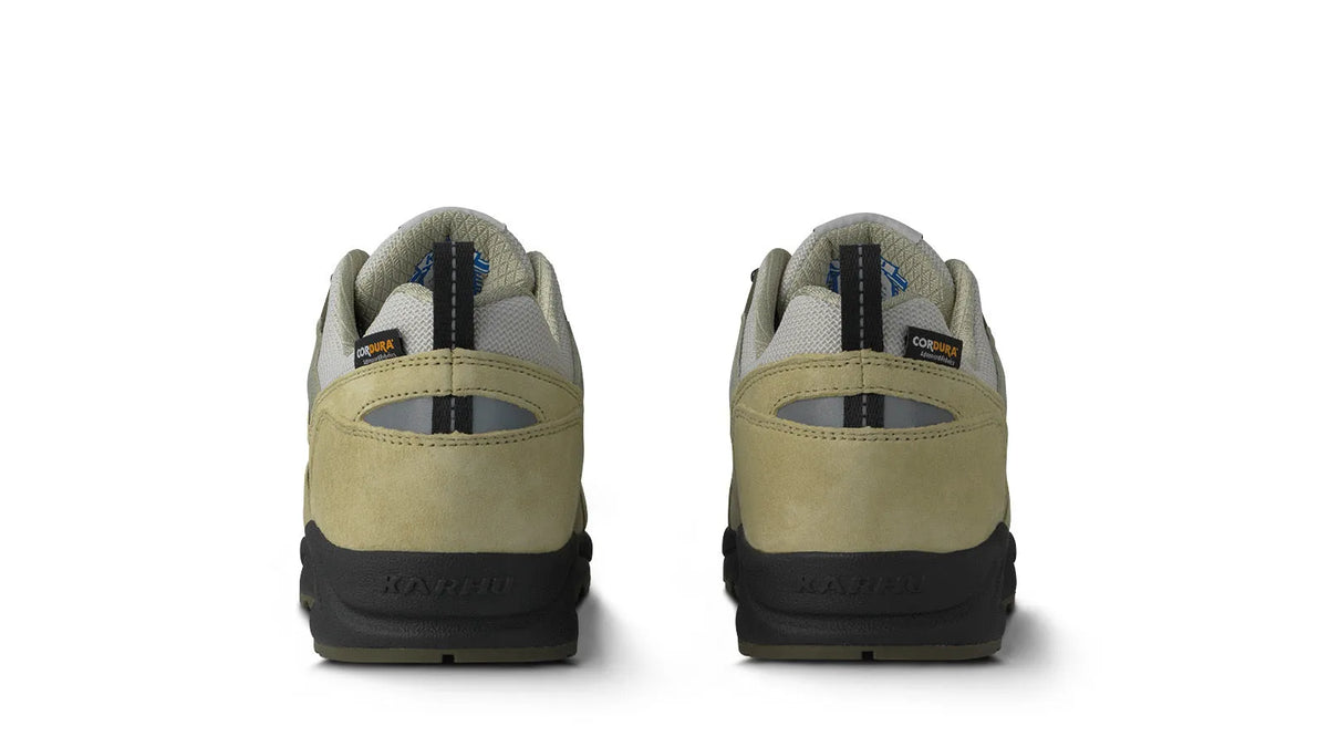 PALE OLIVE GREEN / JET BLACK