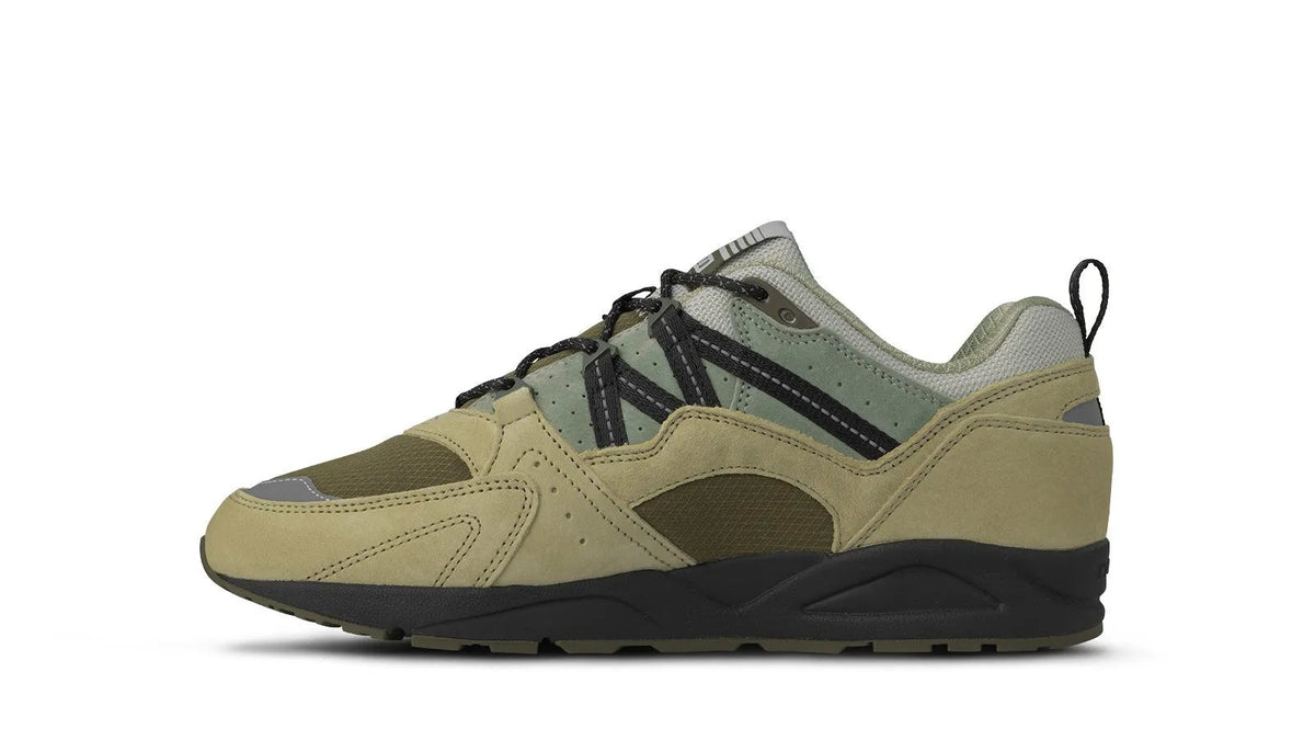 PALE OLIVE GREEN / JET BLACK