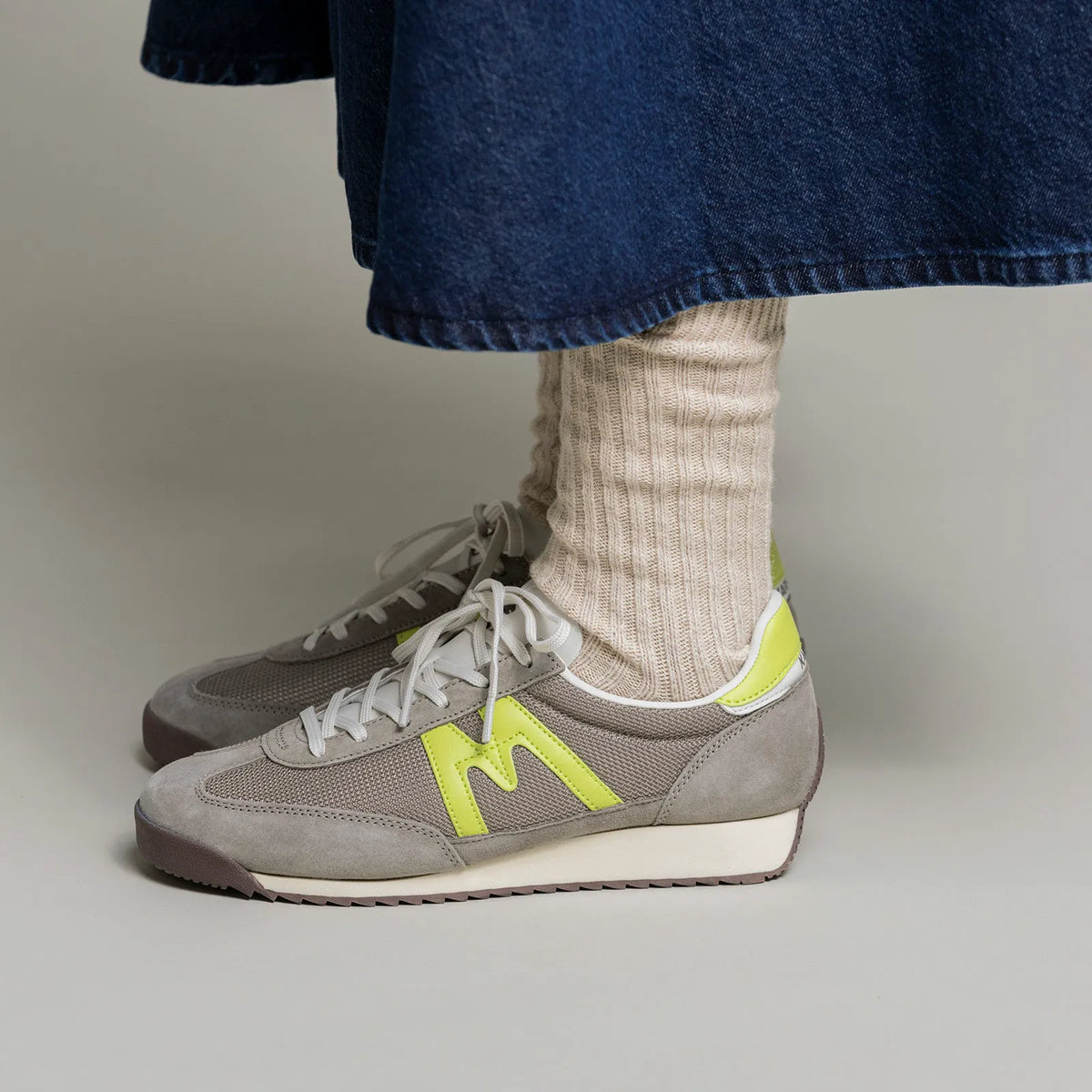 DESERT TAUPE / WILD LIME
