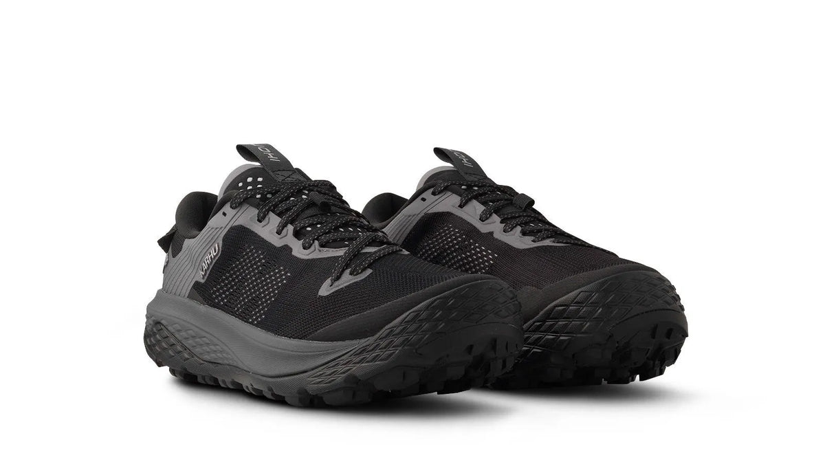 BLACK / BLACK