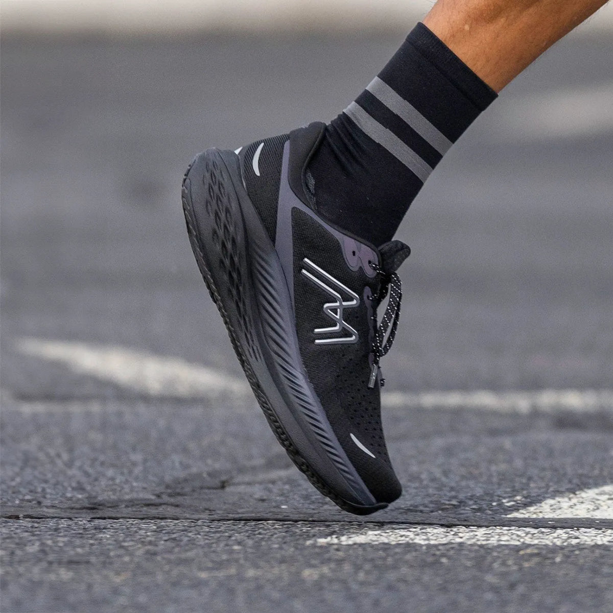 BLACK / BLACK