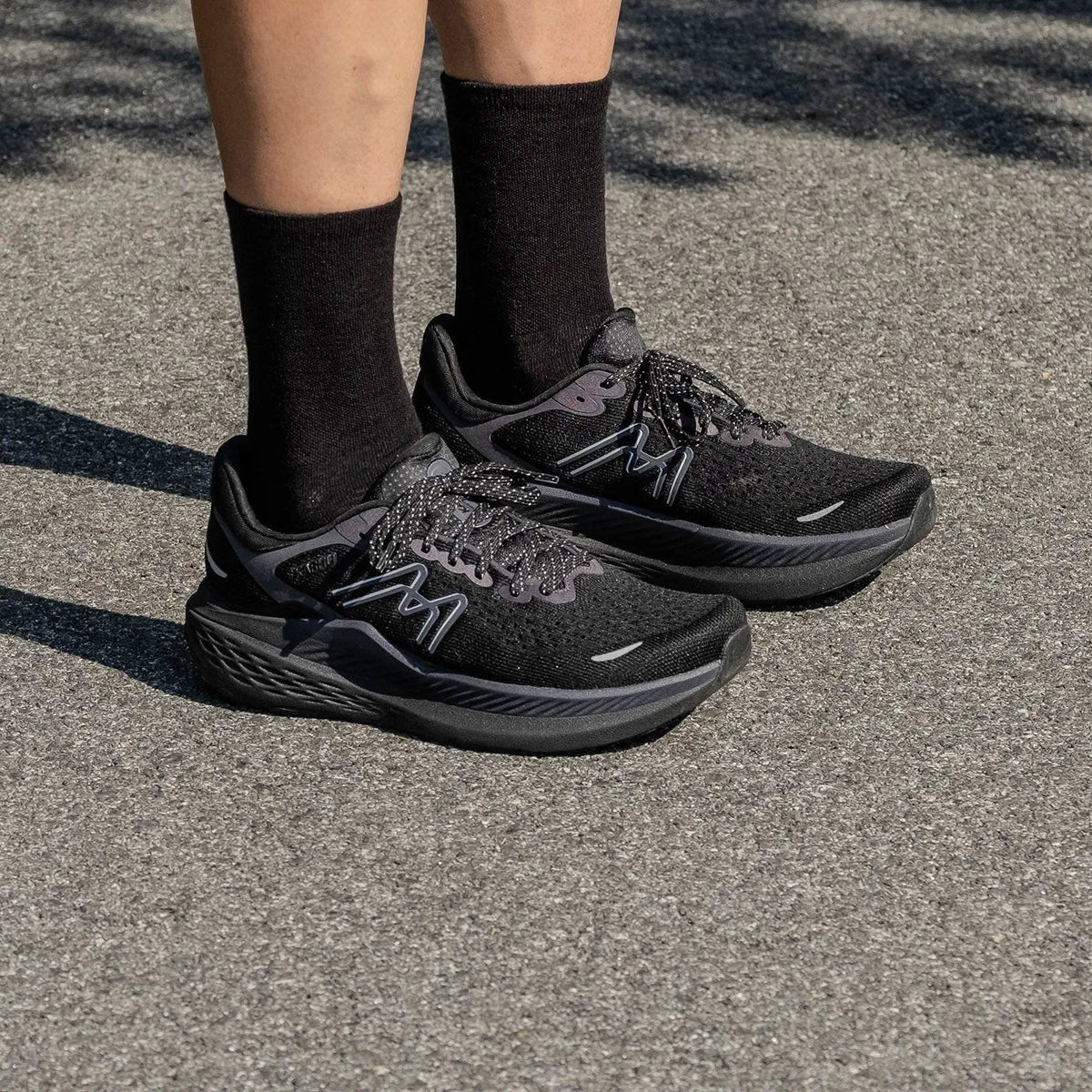 BLACK / BLACK