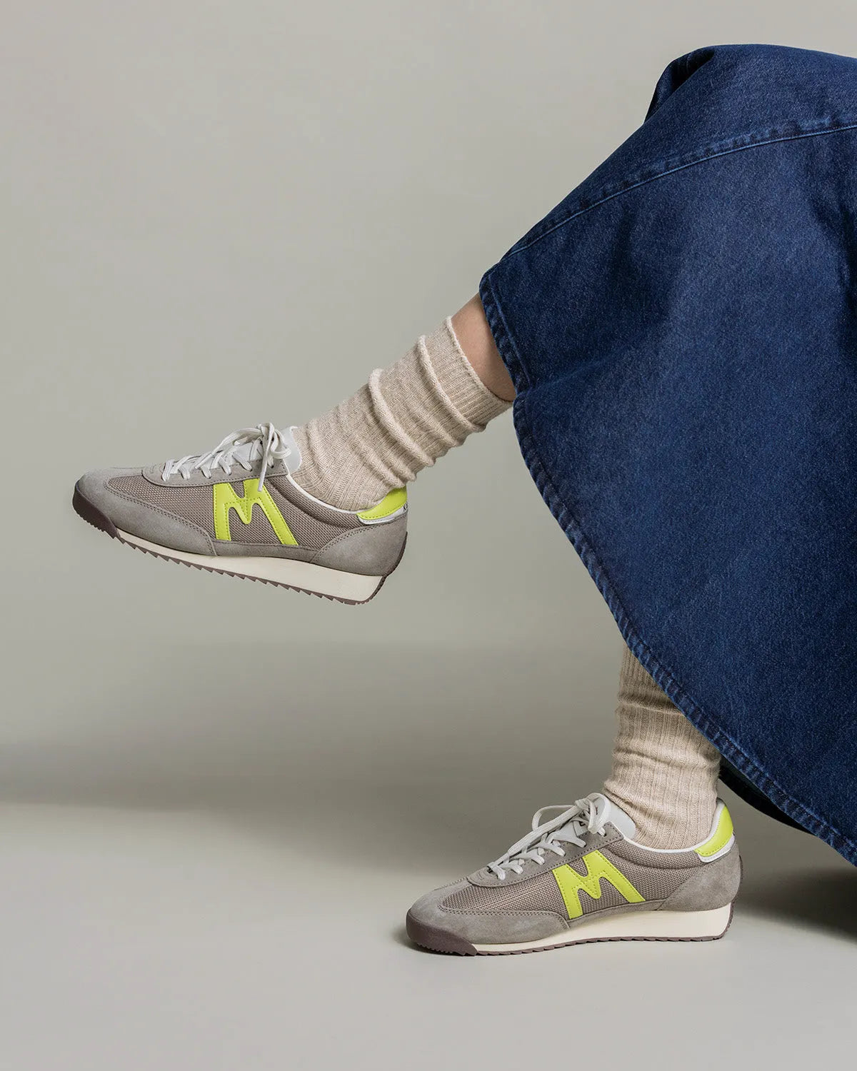 DESERT TAUPE / WILD LIME