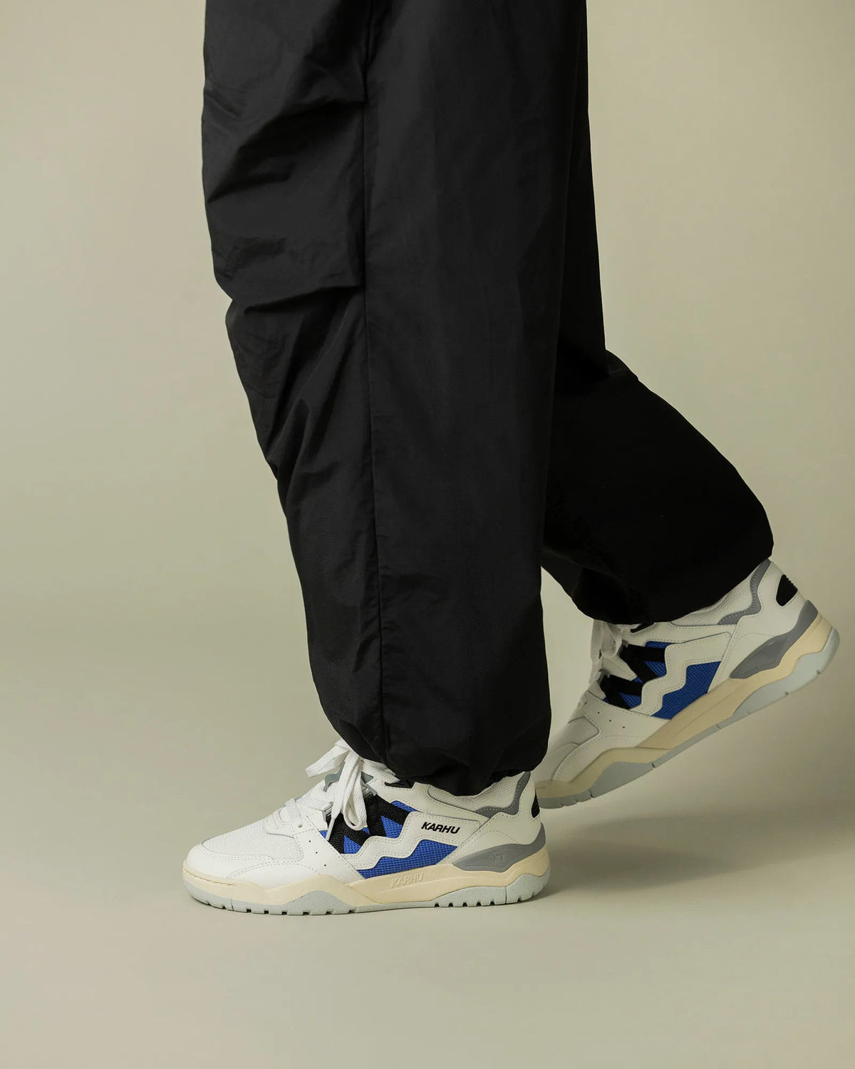 BRIGHT WHITE / DAZZLING BLUE