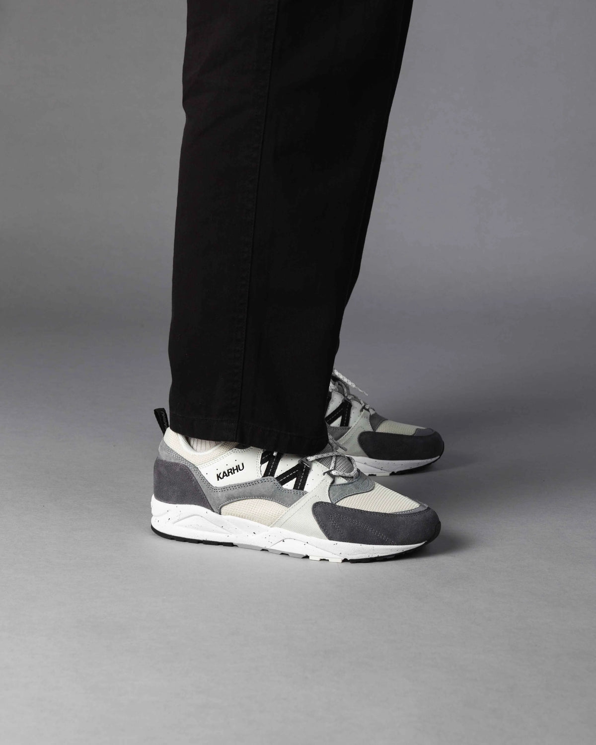 LIMESTONE / JET BLACK