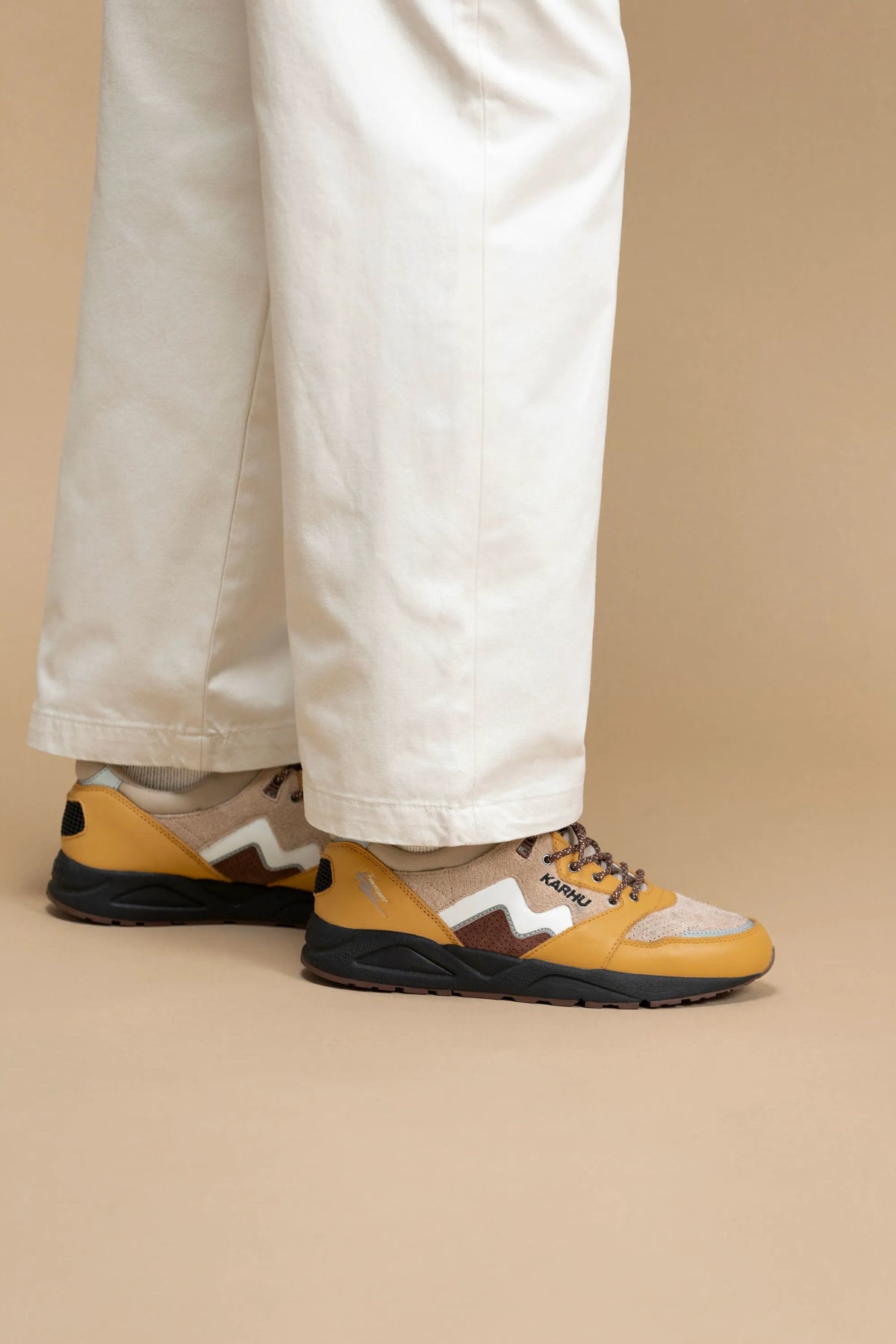 OAK BUFF / WHITE