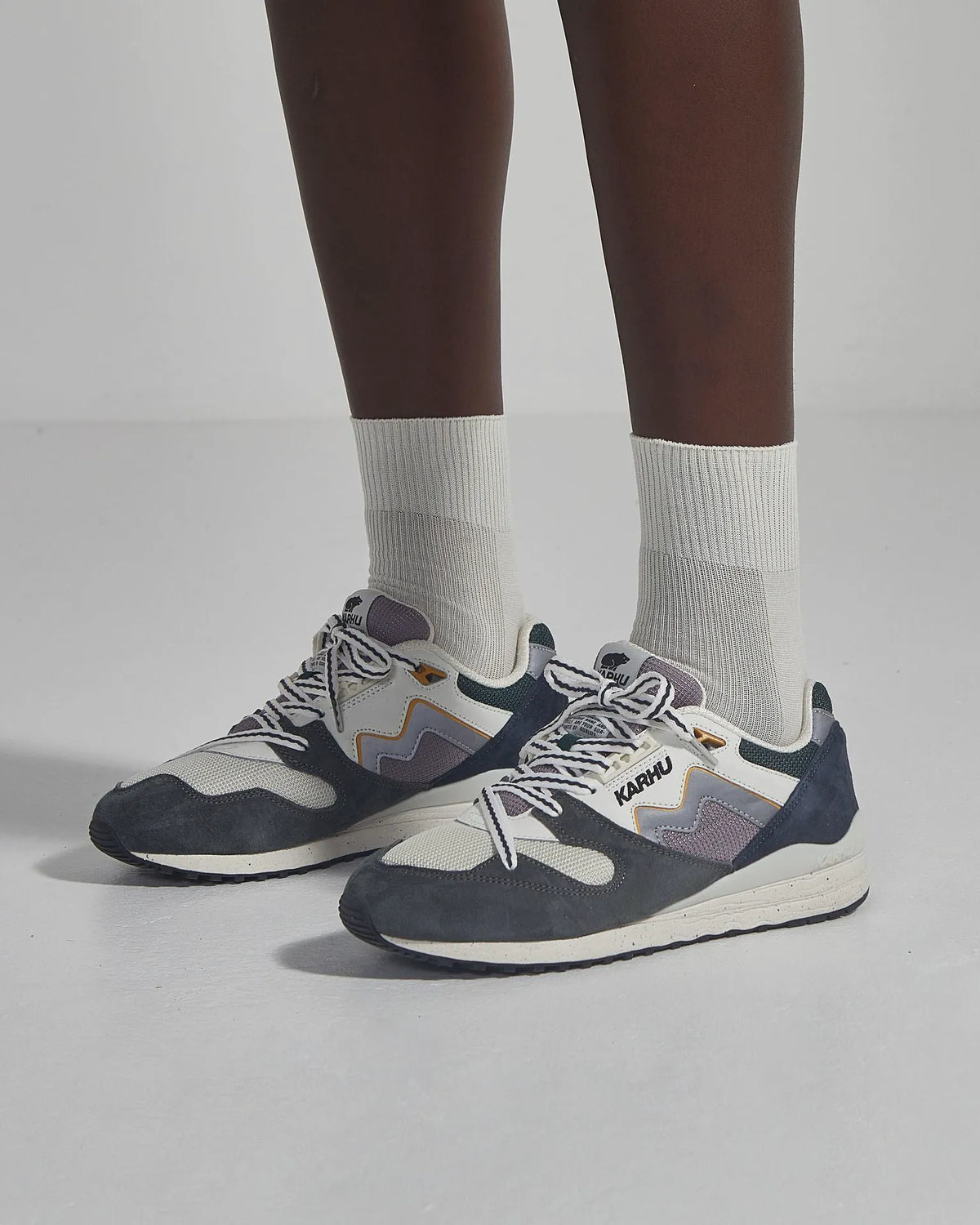GUNMETAL / BRIGHT WHITE