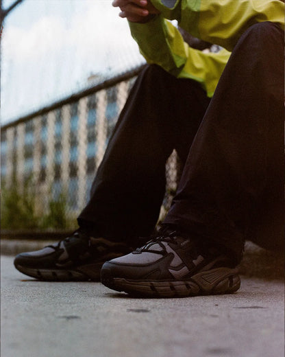 BLACK / FALCON