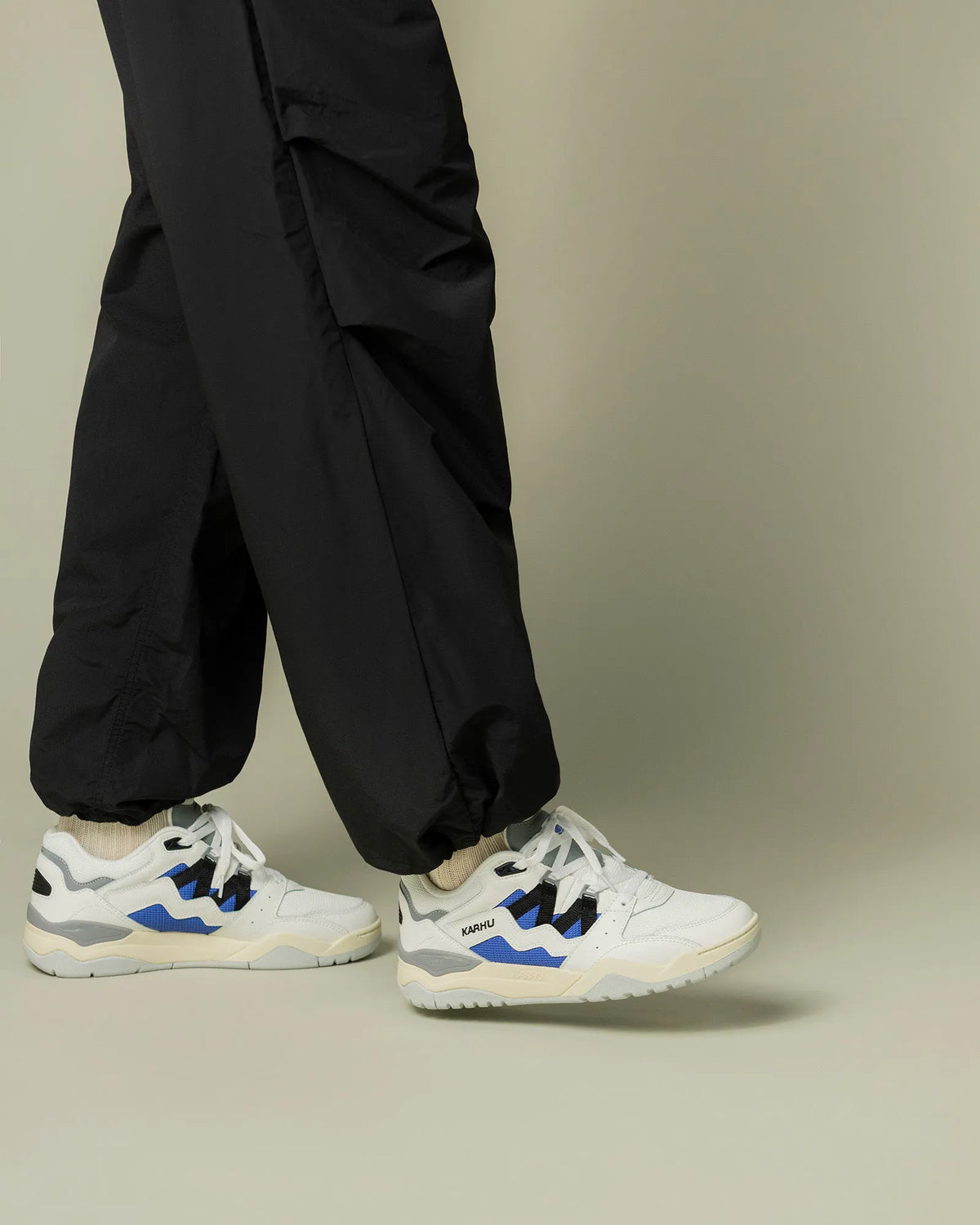 BRIGHT WHITE / DAZZLING BLUE