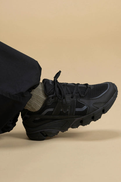 BLACK / BLACK