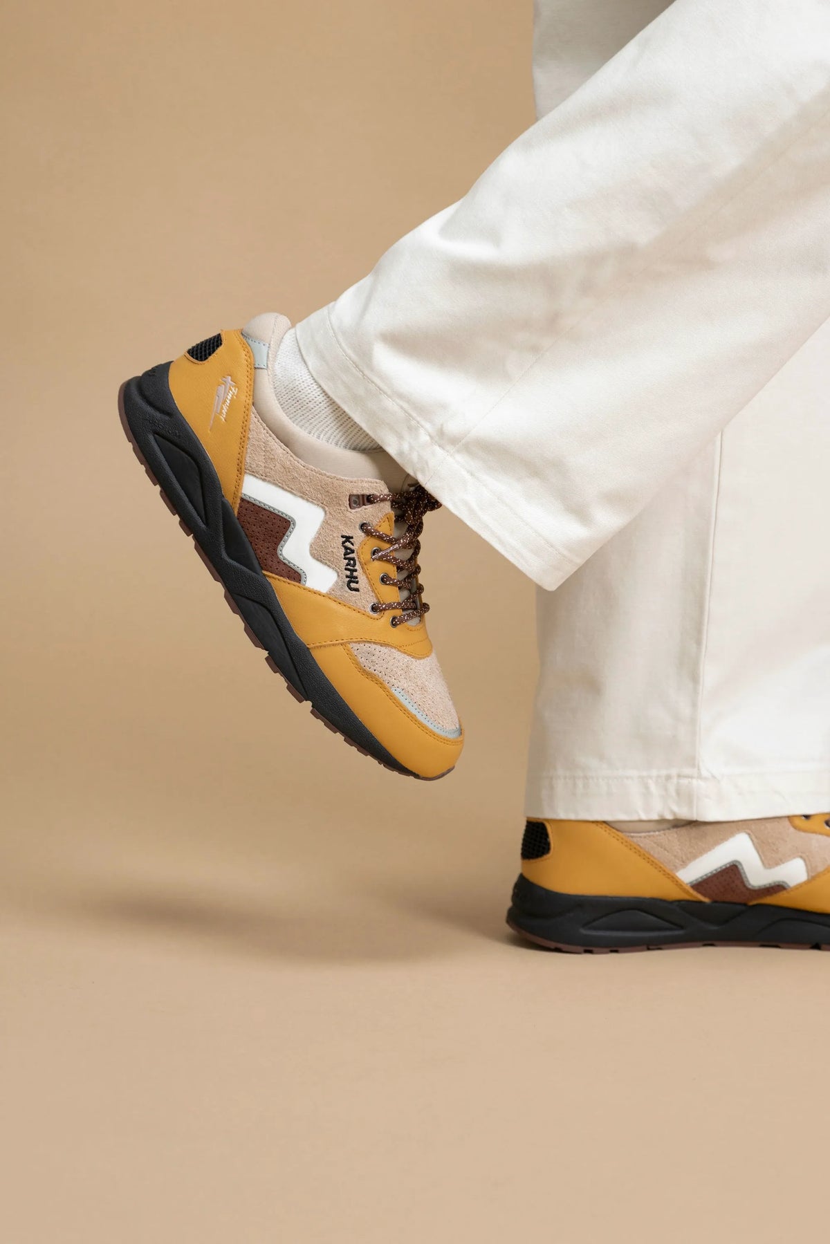 OAK BUFF / WHITE