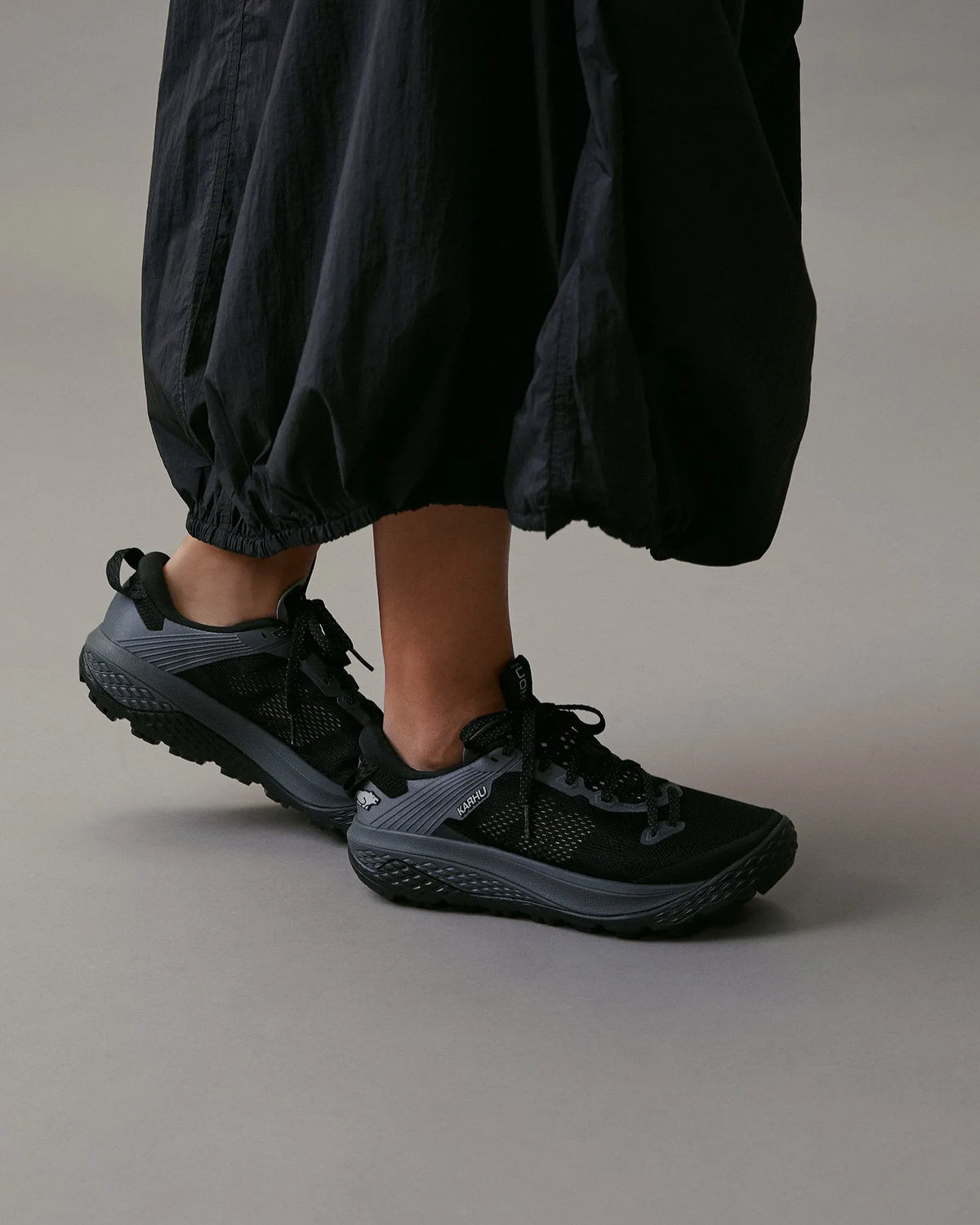 BLACK / BLACK